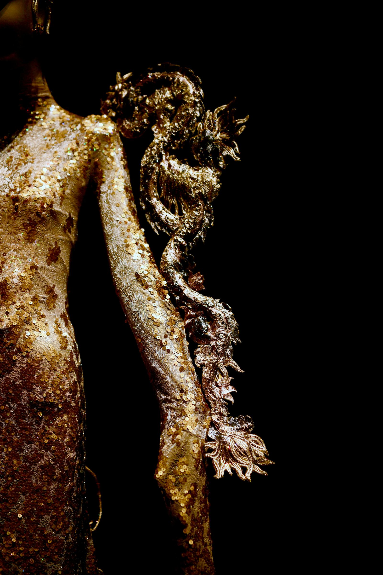 MSL — MONSIEUR STEPHANE LAURENT, ultra couture Paris, détail broderie dorée